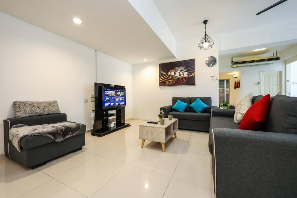 5 Sec To Pavilion Mall 16-23 People Fahrenheit 88 Jalan Bukit Bintang * Kuala Lumpur