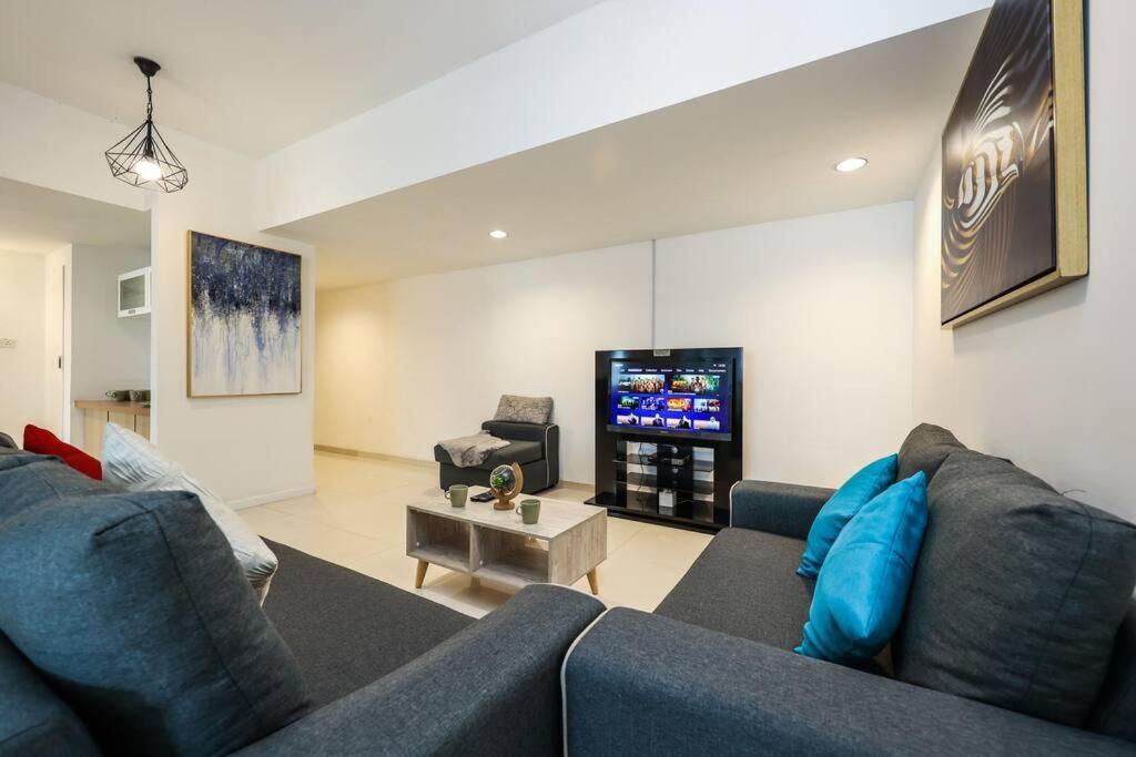 5 Sec To Pavilion Mall 16-23 People Fahrenheit 88 Jalan Bukit Bintang Pangsapuri Kuala Lumpur